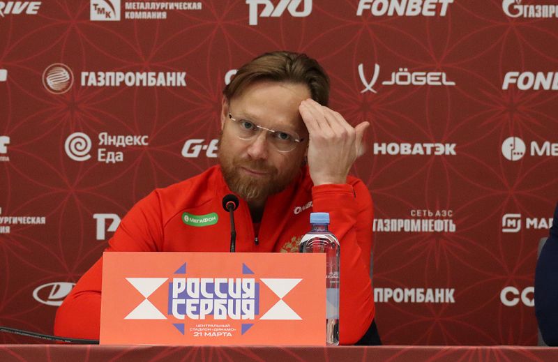 Карпин сообщил, что Мостовой получил травму и покинул расположение сборной России