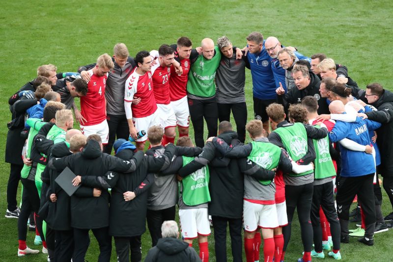 УЕФА пригрозил игрокам Дании техническим поражением, если матч не будет доигран