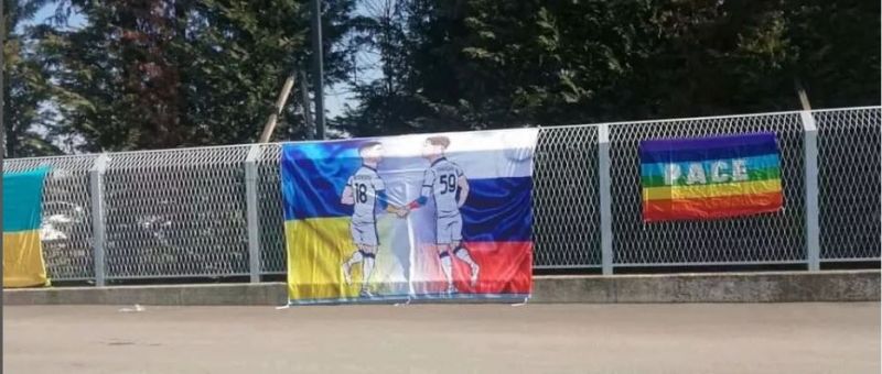 Фанаты «Аталанты» сделали баннер с изображением Миранчука и Малиновского на фоне флагов России и Украины